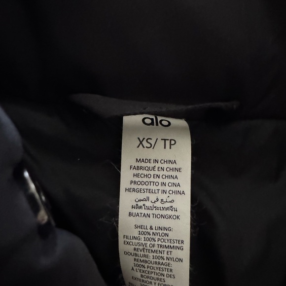 ALO Yoga gold rush Women's Black Puffer Coat - Picture 4 of 4